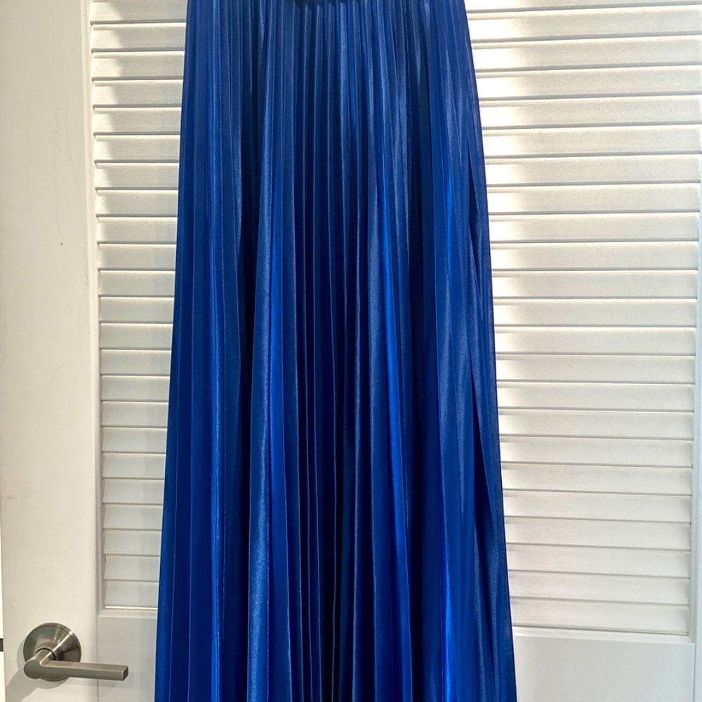 Dress - Picture 5 of 6